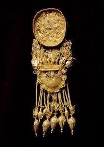Brinco, da necrópole de Feodosian, a Criméia, século 4 aC (ouro)